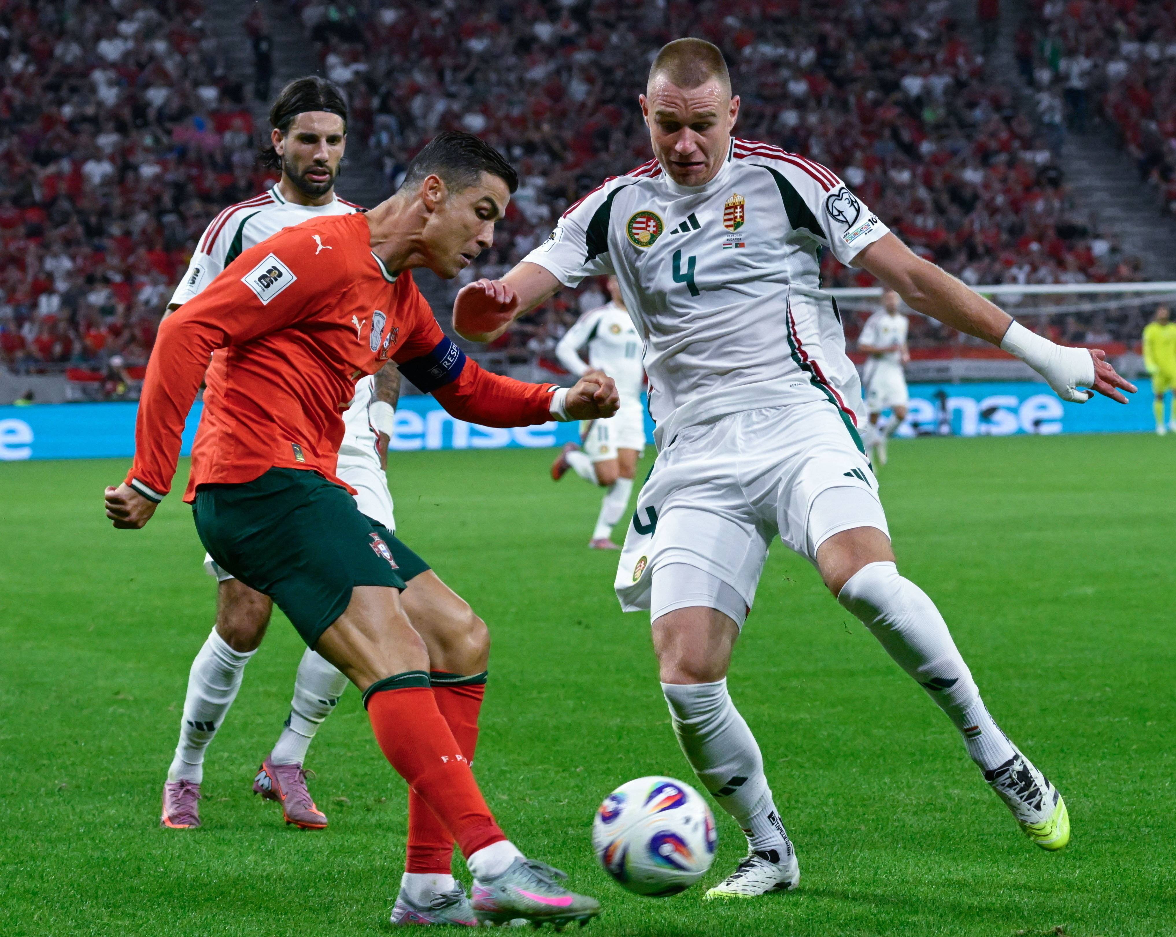 开云官网-葡萄牙体育训练开放日,加时末段门线救险引欢呼,西甲在即,训练强度明显提升的简单介绍