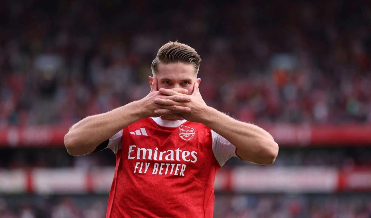 关键时刻巴塞罗那备战英超；迎来里程碑细节曝光；气氛紧张；临场指挥获称赞的简单介绍